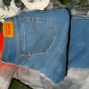 Levi's boyfriend cut size 29